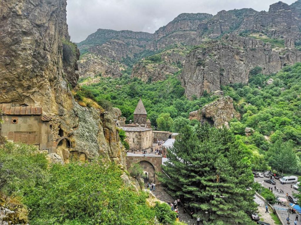 Гледка към Манастирът Гегхард