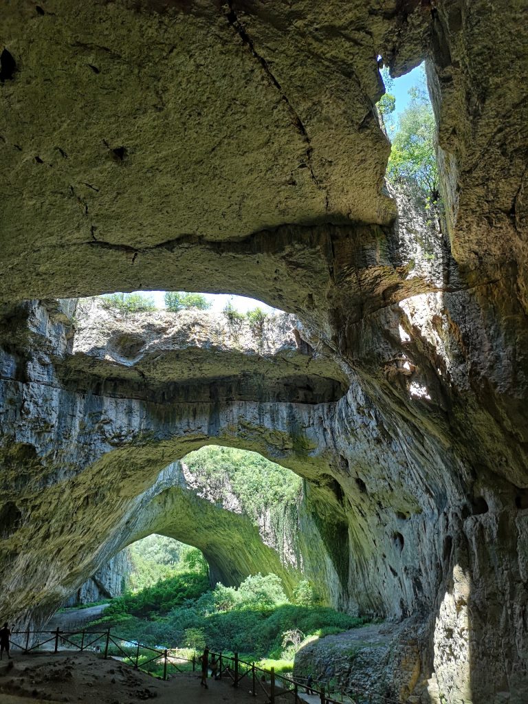 Деветашката пещера