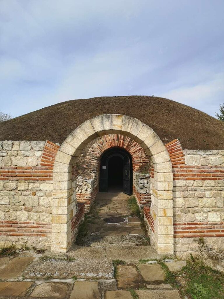 куполни гробница, Поморие